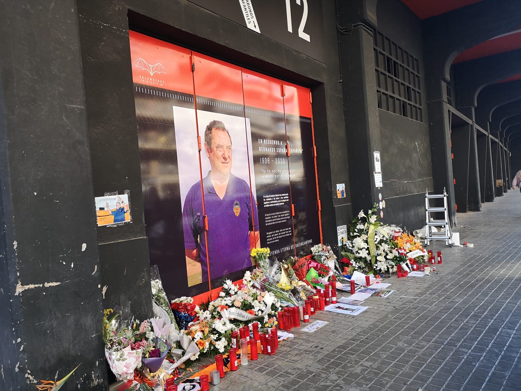  La homenaje de la afición se le une el del club a Españeta