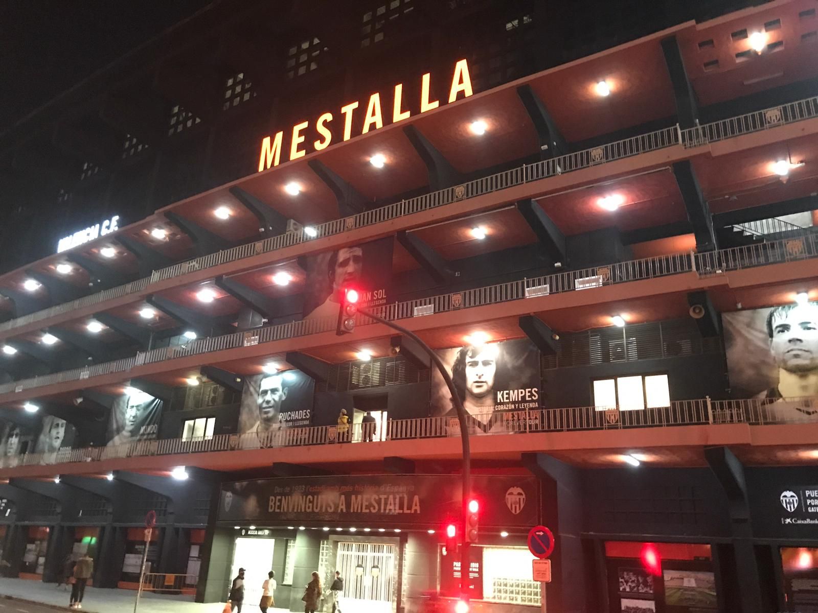  La lona de Juan Cruz Sol en Mestalla