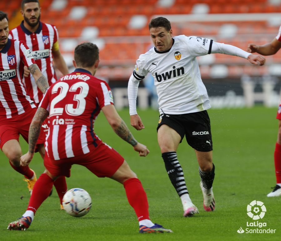  Manu Vallejo, durante el Valencia-Atleti.