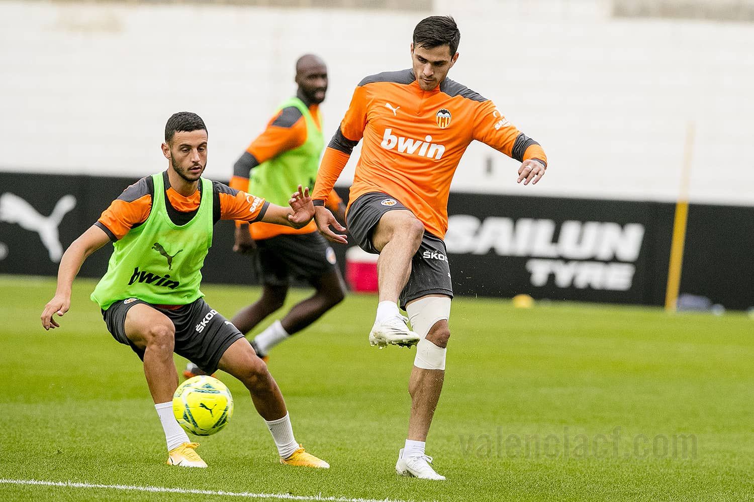  Maxi Gómez se entrenó el martes con un vendaje, Esquerdo sí está en la lista
