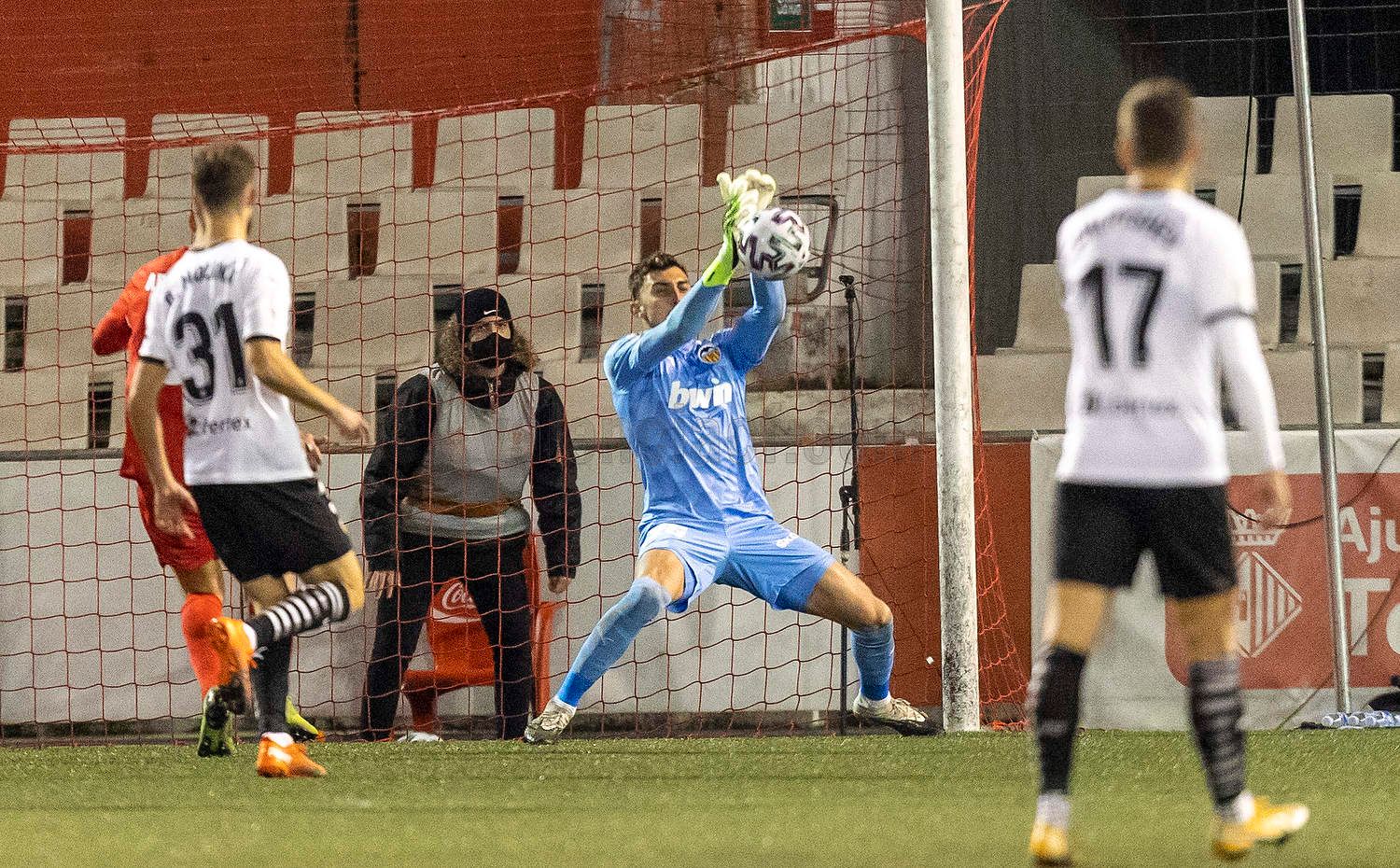  Rivero realizó varias paradas, que evitaron un esperpento todavía mayor.