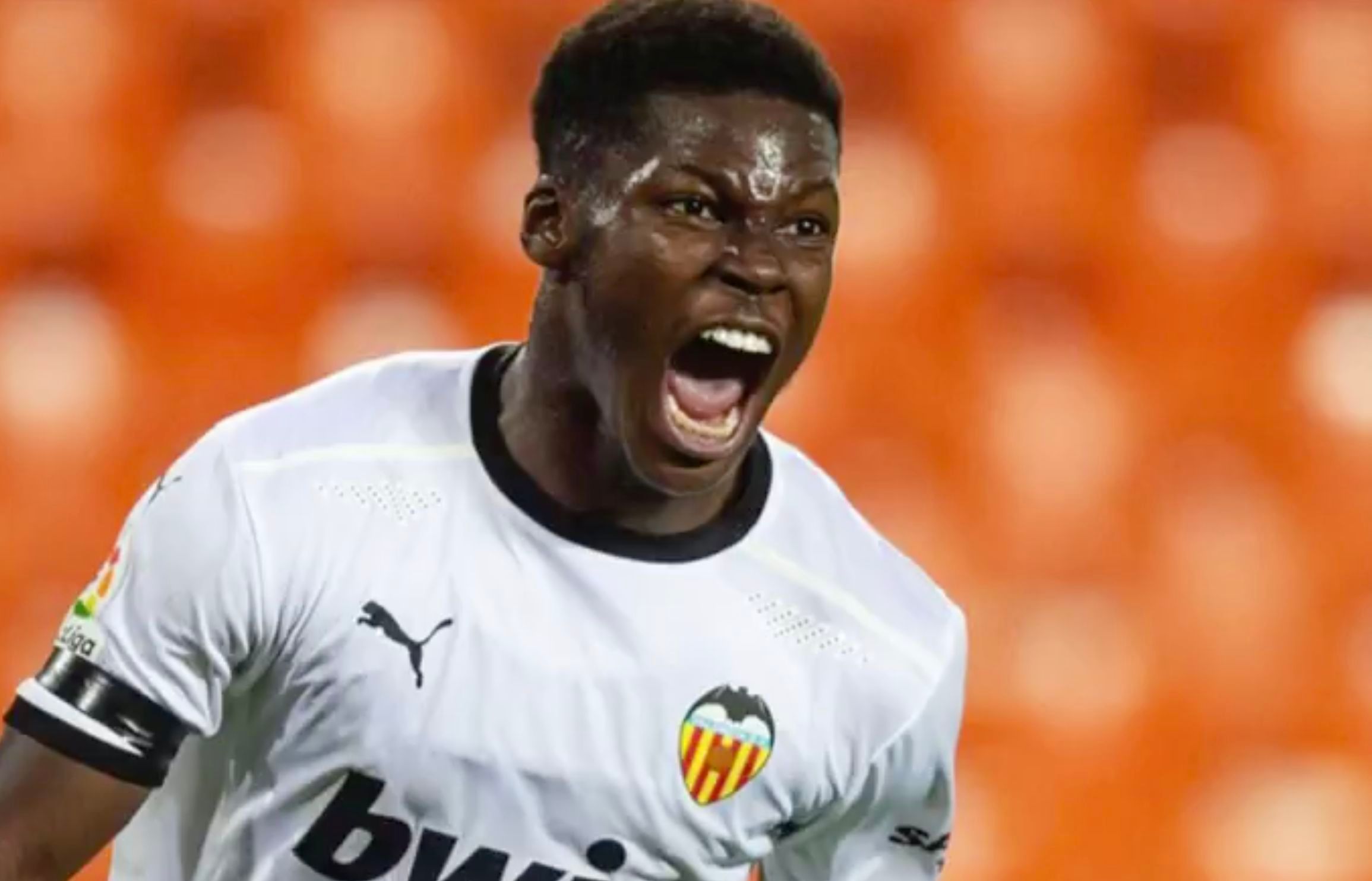  Yunus celebra su primer gol