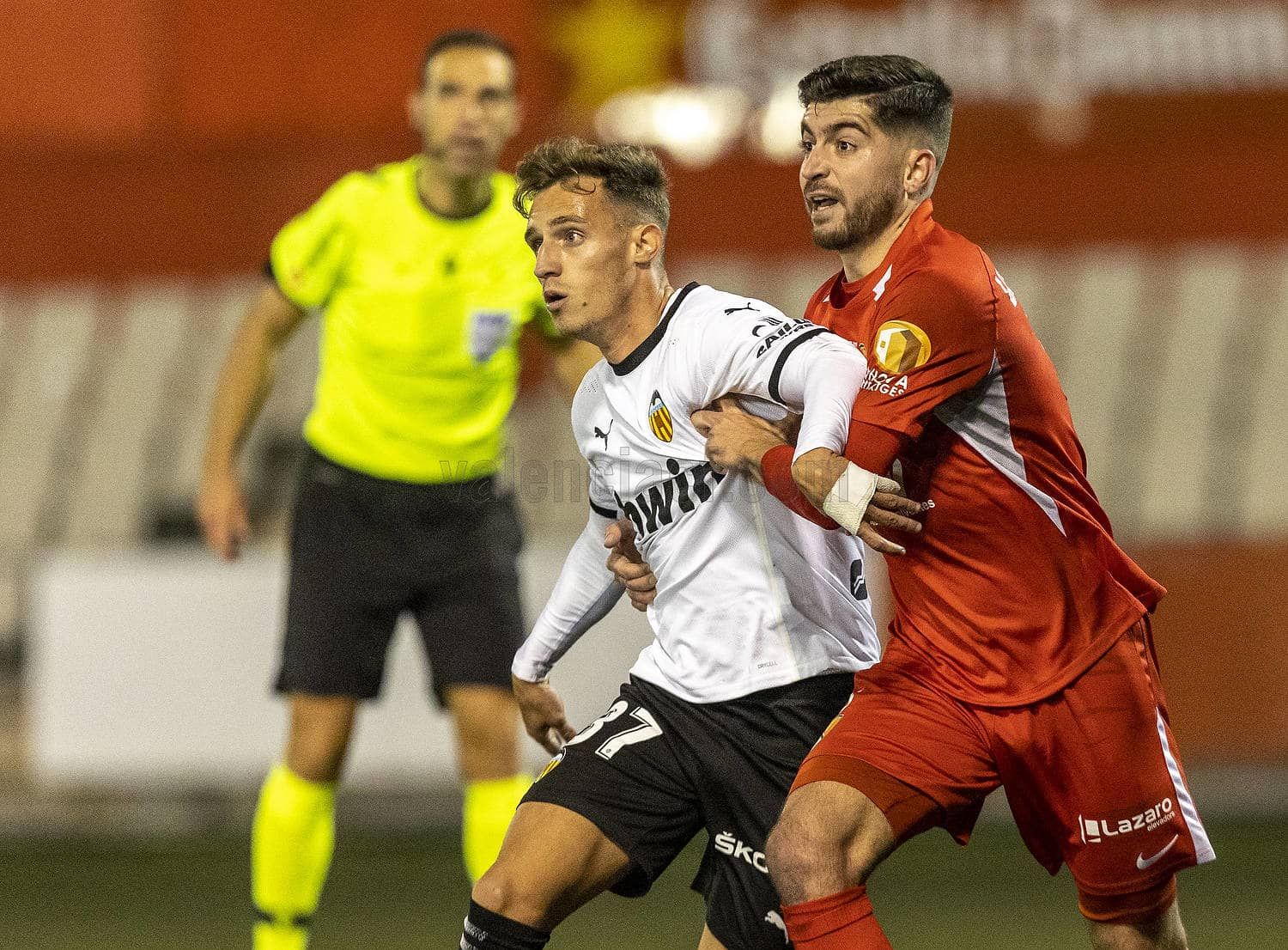  Álex Blanco ante el Terrassa