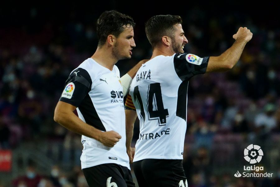 Gayà celebra su golazo en el Camp Nou con Guillamón.jpeg