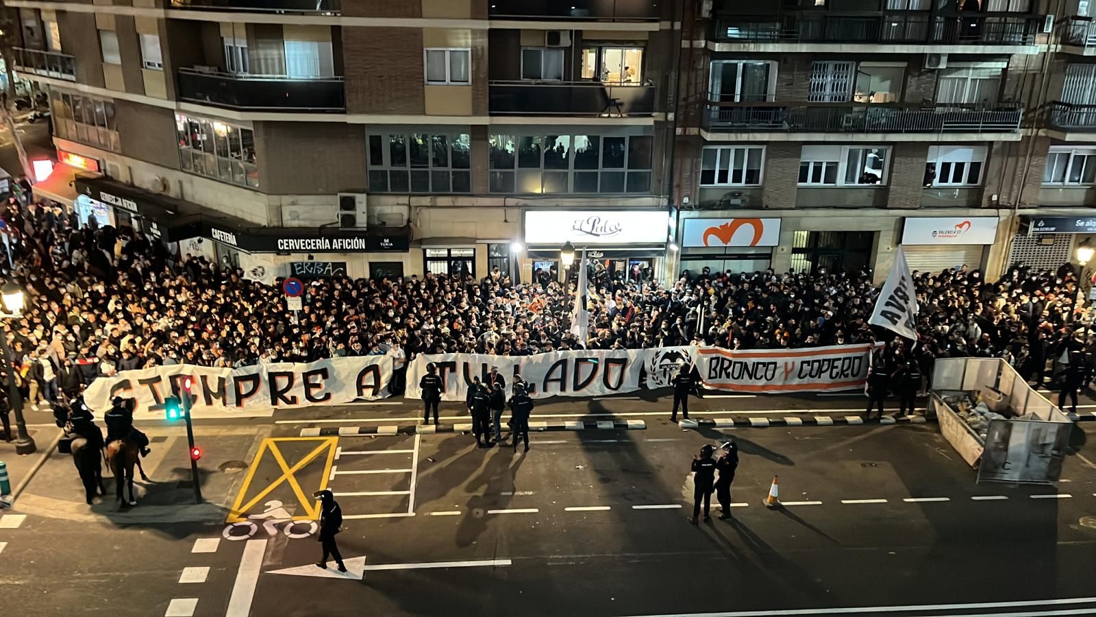  Afición antes del Valencia-Cádiz: Siempre a tu lado. Bronco y copero