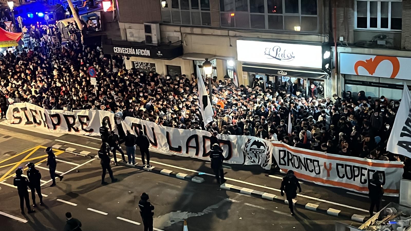  Afición antes del Valencia-Cádiz en Copa