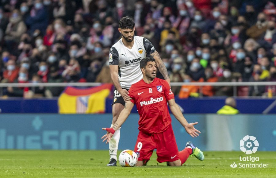 Alderete ante el Atlético, estuvo en Paterna como Wass, pero le harán pruebas el lunes.