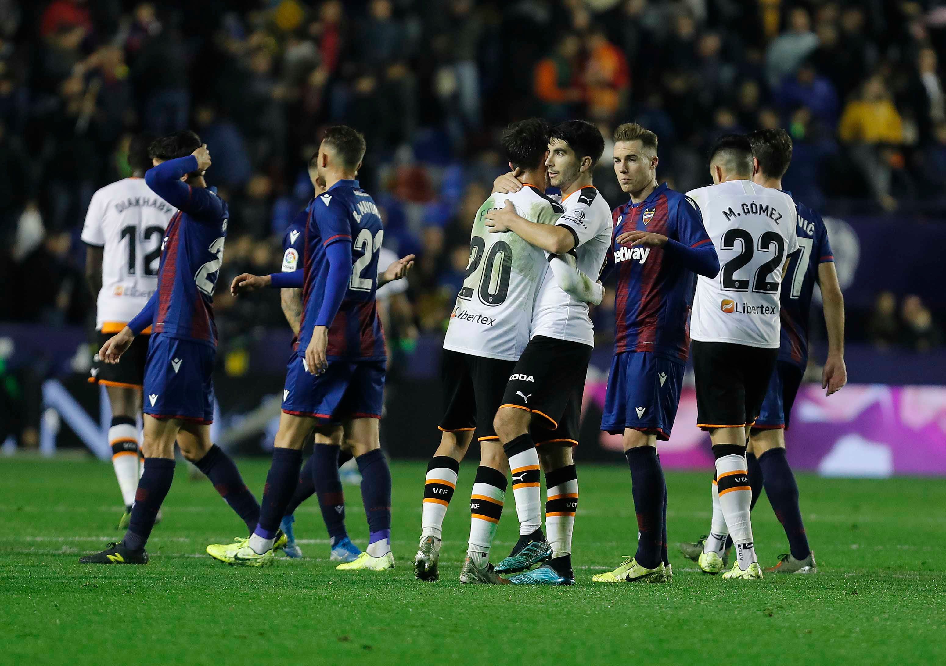  Alegría de Carlos Soler y Ferran Torres en el último derbi con público.
