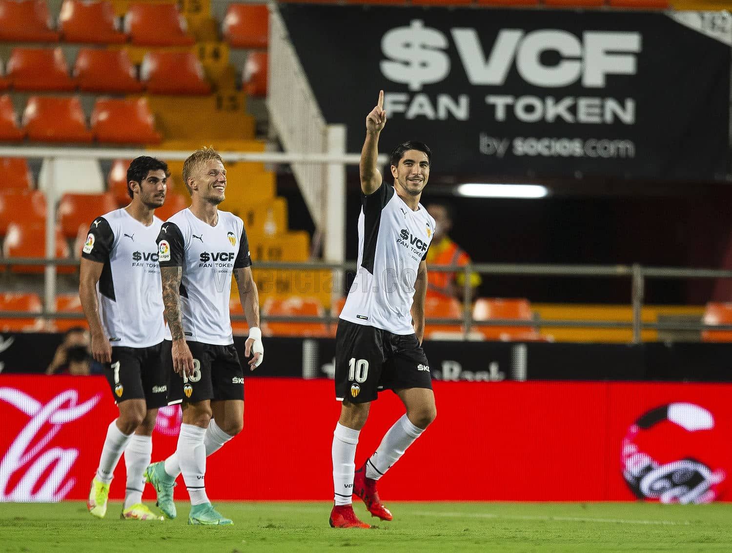  Alegría gol de Carlos Soler