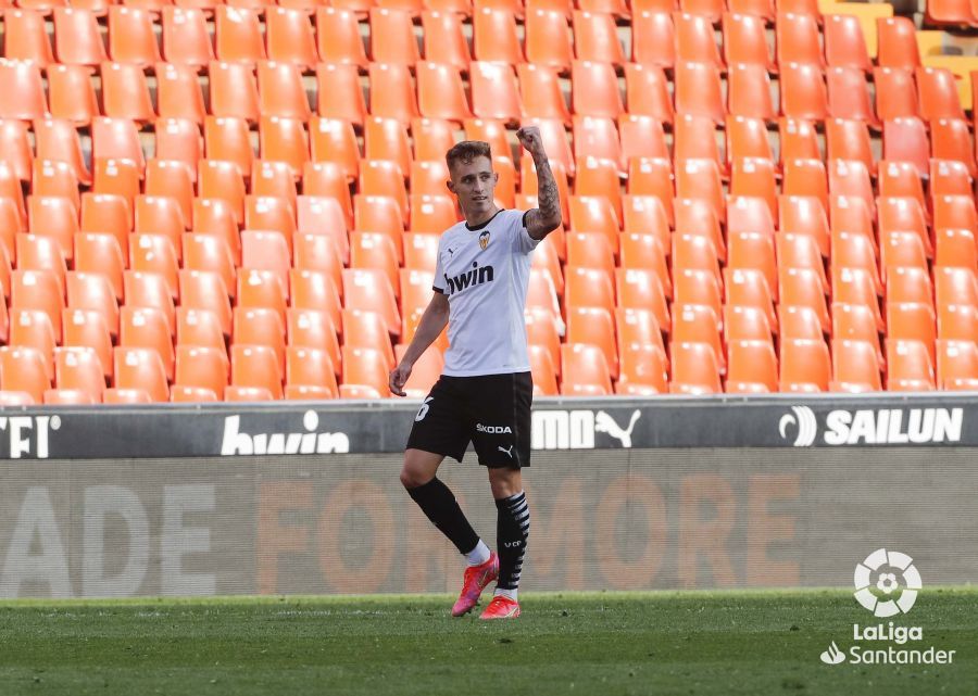  Álex Blanco celebra su gol al Granada.