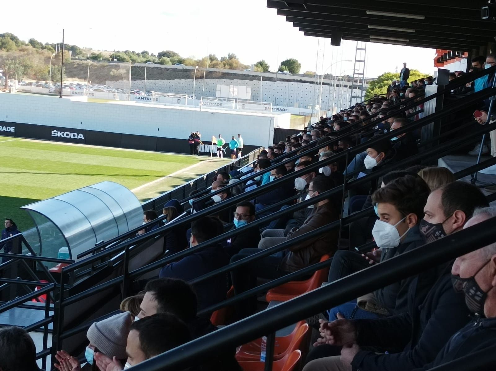  Anil Murthy viendo al filial en Paterna.