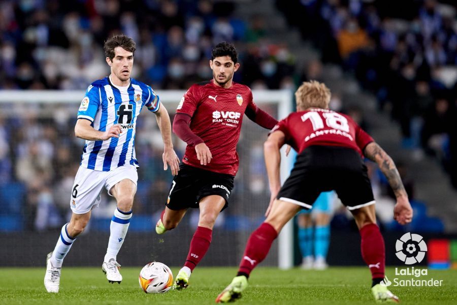  Aritz Elustondo, en un lance del Real Sociedad-Valencia.