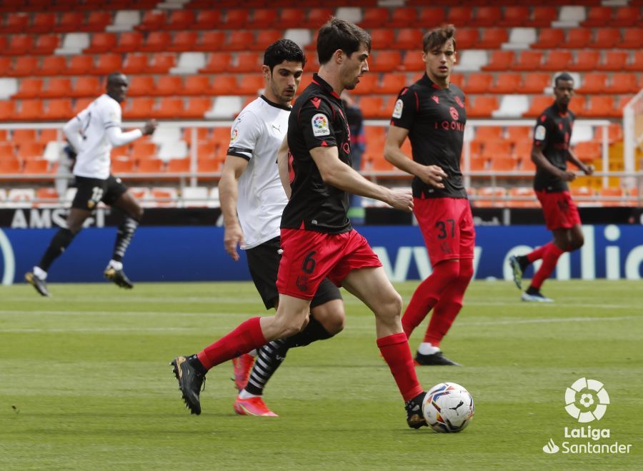  Aritz Elustondo, durante el Valencia-Real Sociedad.