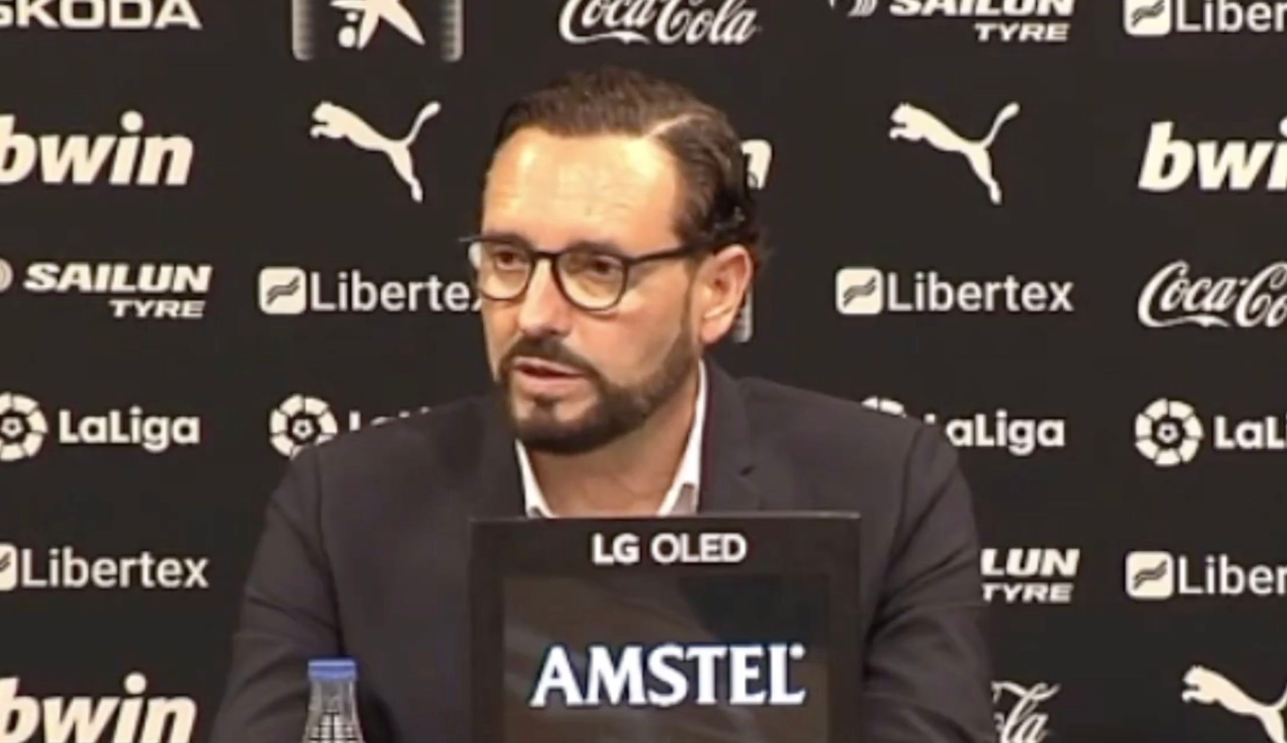 El míster valencianista en su primera comparecencia pública.