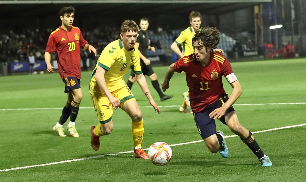  Bryan Gil, ante Lituania.