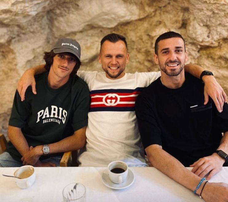  Bryan GIl con Cheryshev y Jaume comiendo hoy juntos a modo de despedida
