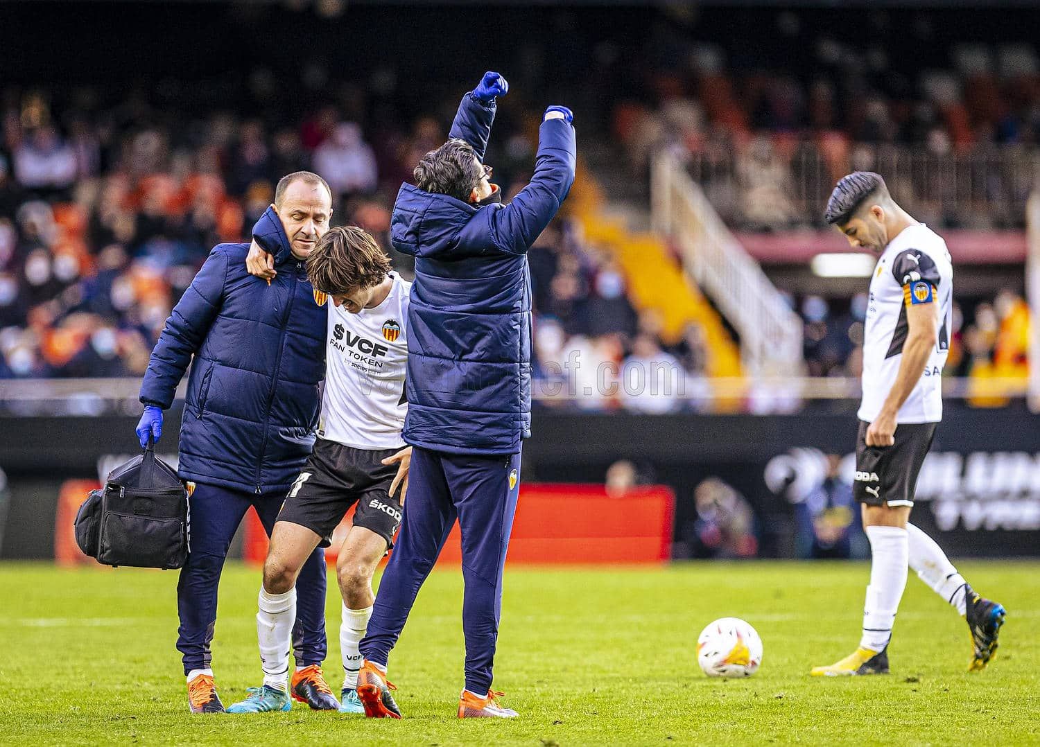  Bryan Gil lesionado en el Valencia-Cádiz
