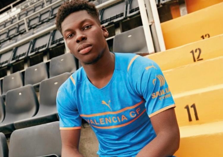 Camiseta gris y azul del Valencia CF