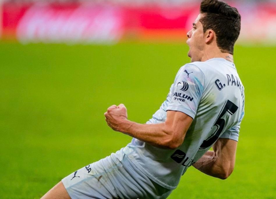 Gabriel Paulista busca compañero para el once titular.