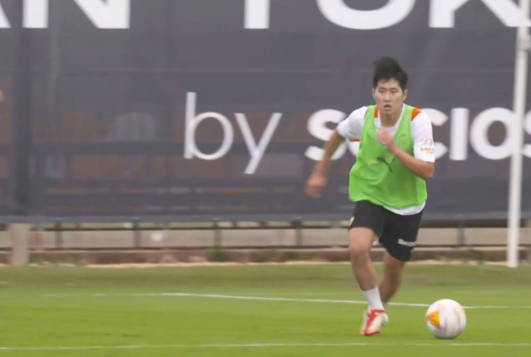 Kang In Lee durante la sesión de entrenamiento.