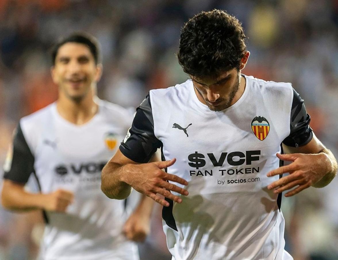  Guedes celebra su gol con el Valencia CF