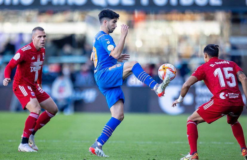 Carlos Soler ante el Cartagena