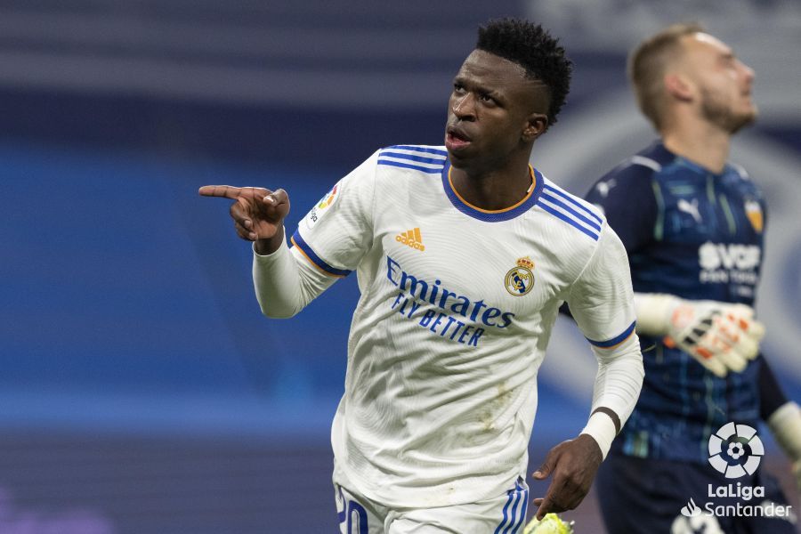 Vinícius celebra uno de sus goles ante el Valencia.