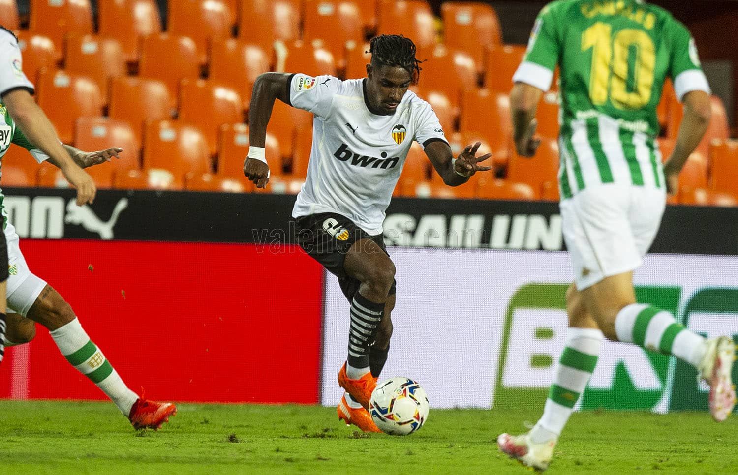 Gabriel Paulista es baja y Thierry Correia llega apercibido al duelo contra el Real Betis