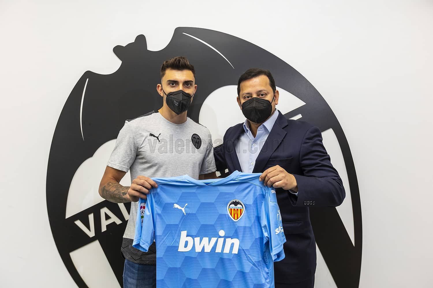  Cristian Rivero renueva con el Valencia CF