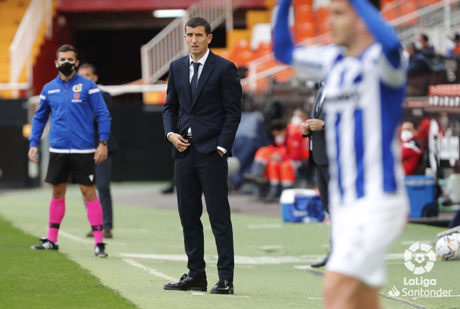  Javi Gracia, durante el Valencia-Alavés.