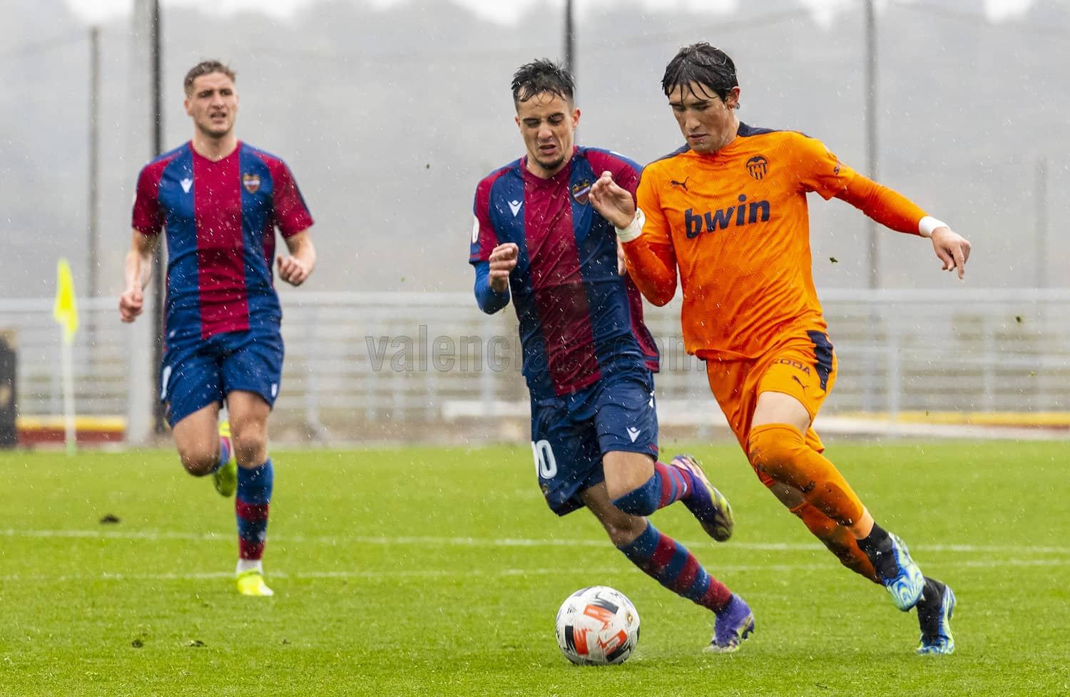 El Valencia CF Mestalla perdió ante el derbi