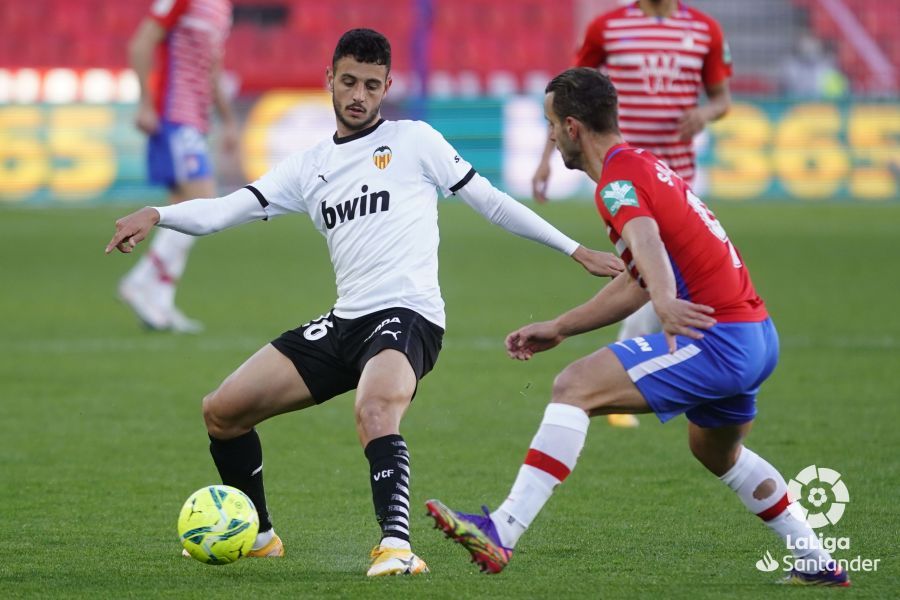  Esquerdo, durante un lance del Granada-Valencia.