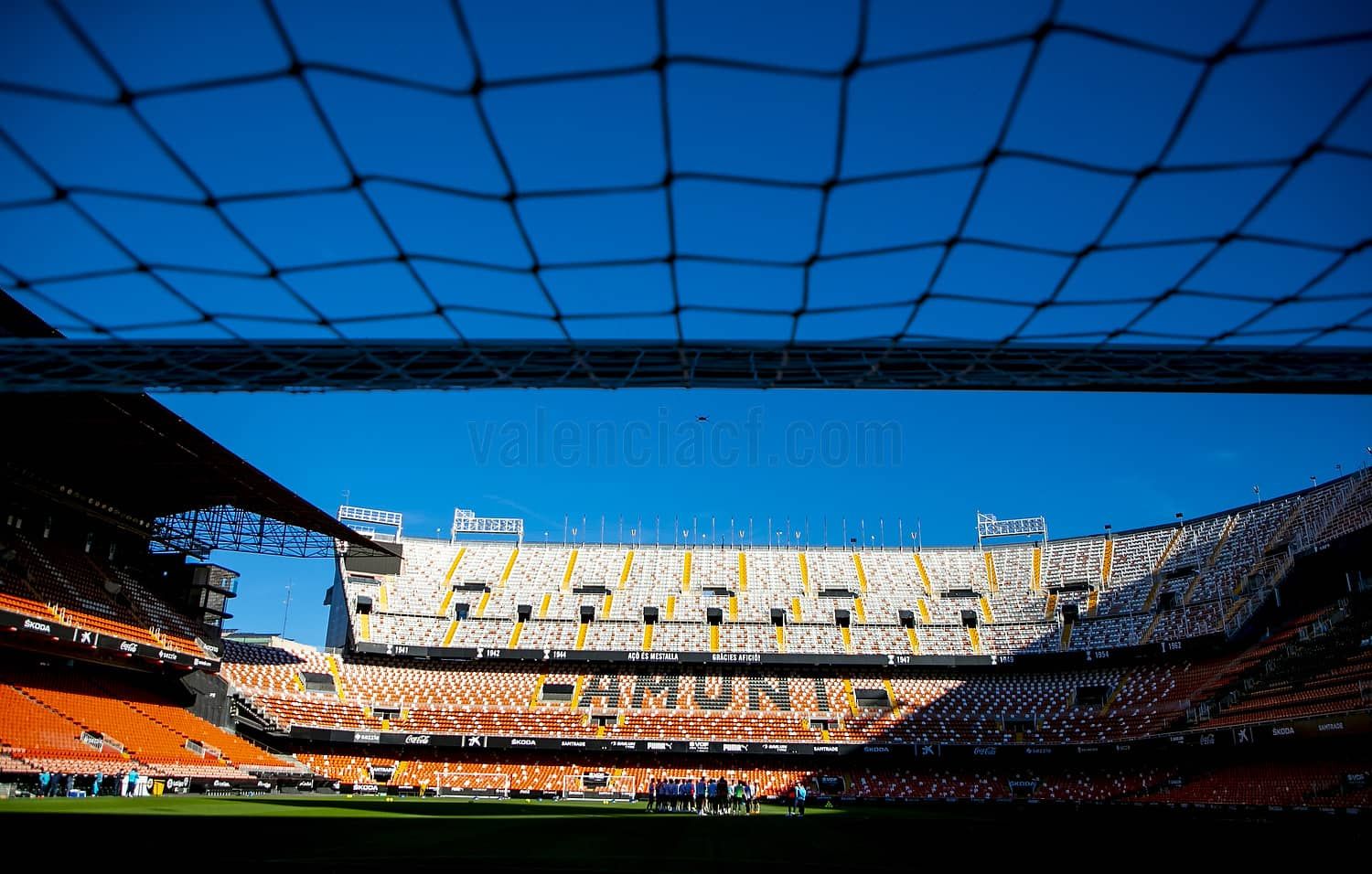 Estadio de Mestalla en la previa del partido marcado por el COVID-19