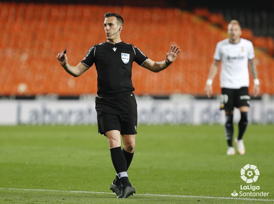 Estrada Fernández amonestó a Gayà