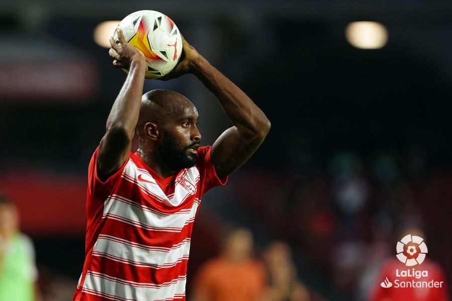 Foulquier ante el Valencia CF