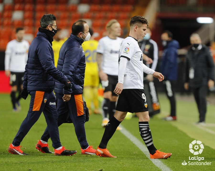 Gameiro se retira lesionado. (LaLiga)