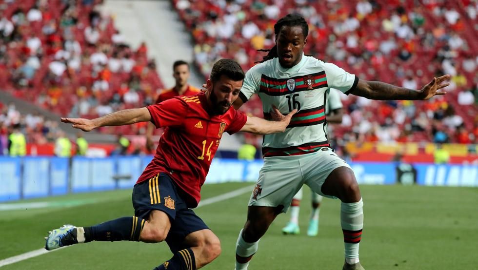 Gayà con España ante Portugal.