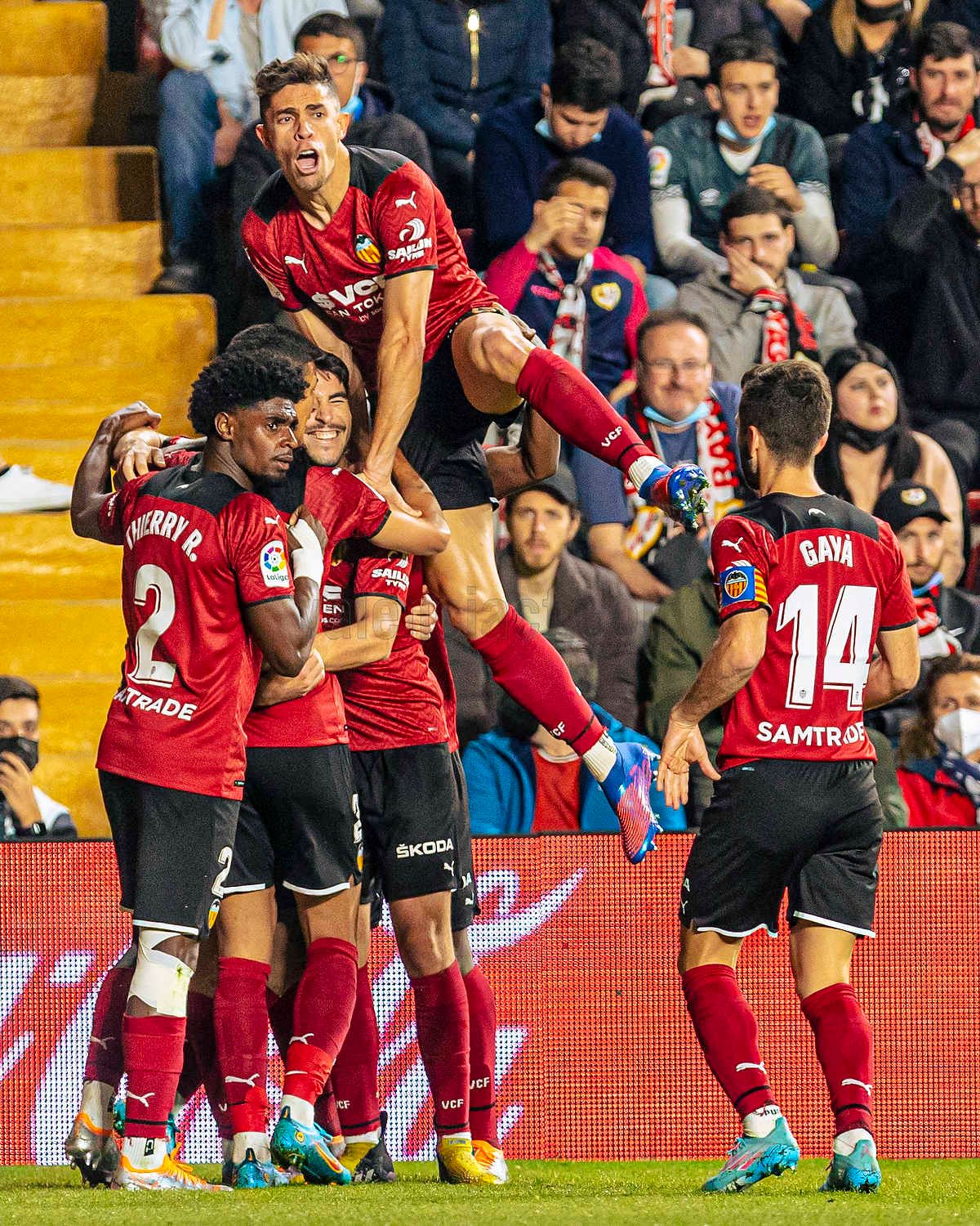 Gol de Carlos Soler ante el Rayo