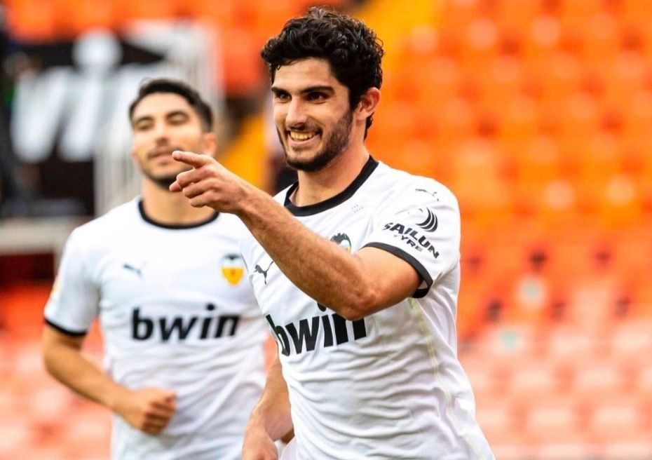 Guedes celebra su doblete ante el Éibar