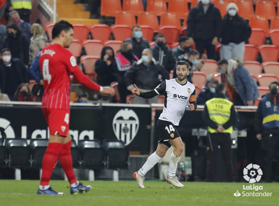  Gayà, en el Valencia CF - Sevilla FC.