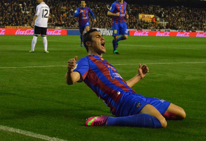 Iborra celebrando su gol en Mestalla.