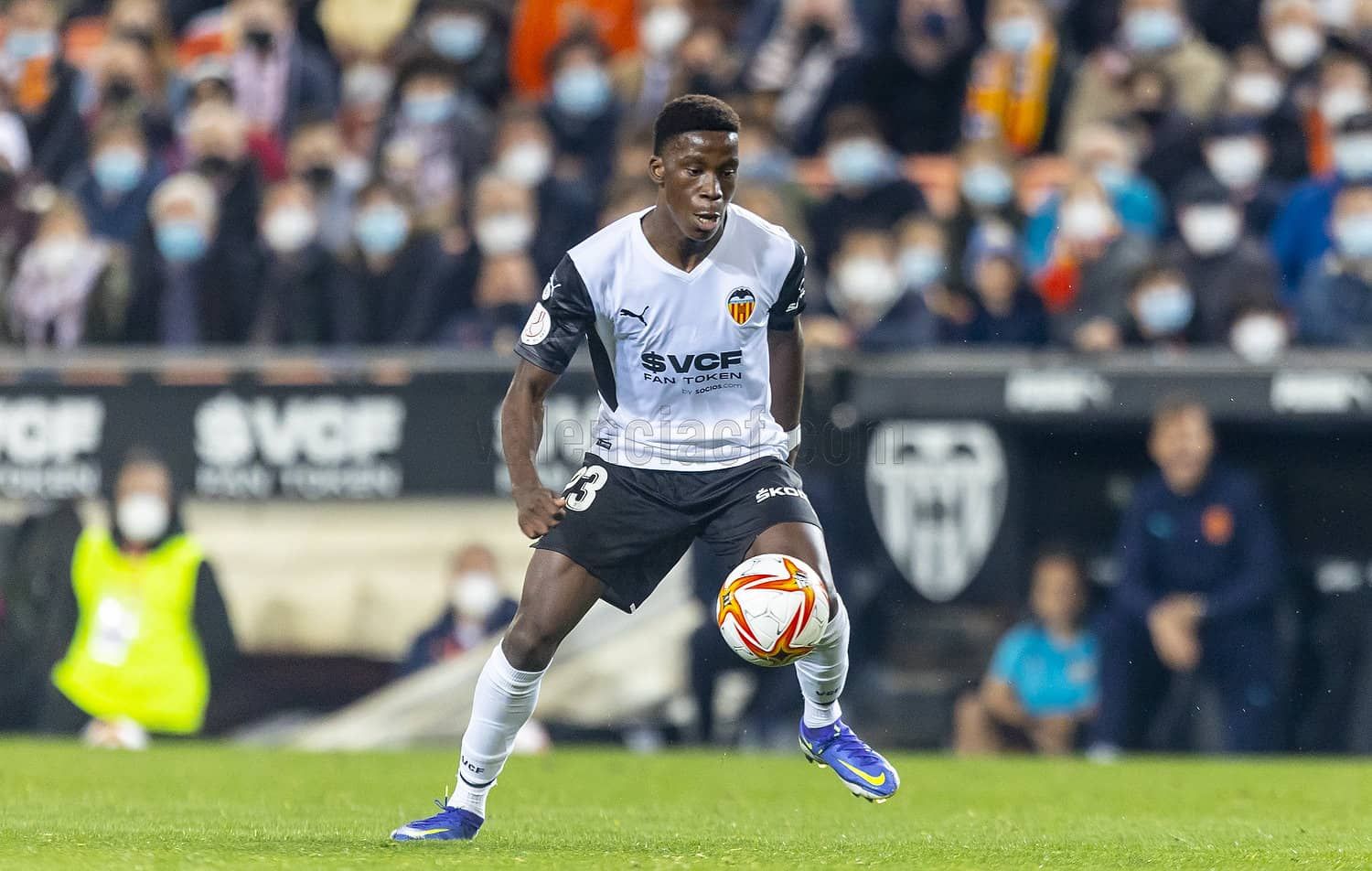  Ilaix Moriba debuta con carácter en la victoria ante el Cádiz