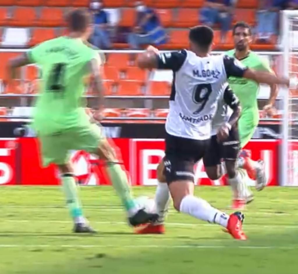 Imagen que el Valencia CF ha adjuntado al comité para librar a Maxi Gómez