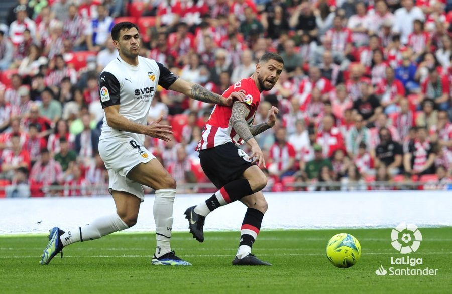 Maxi Gómez ante el Athletic