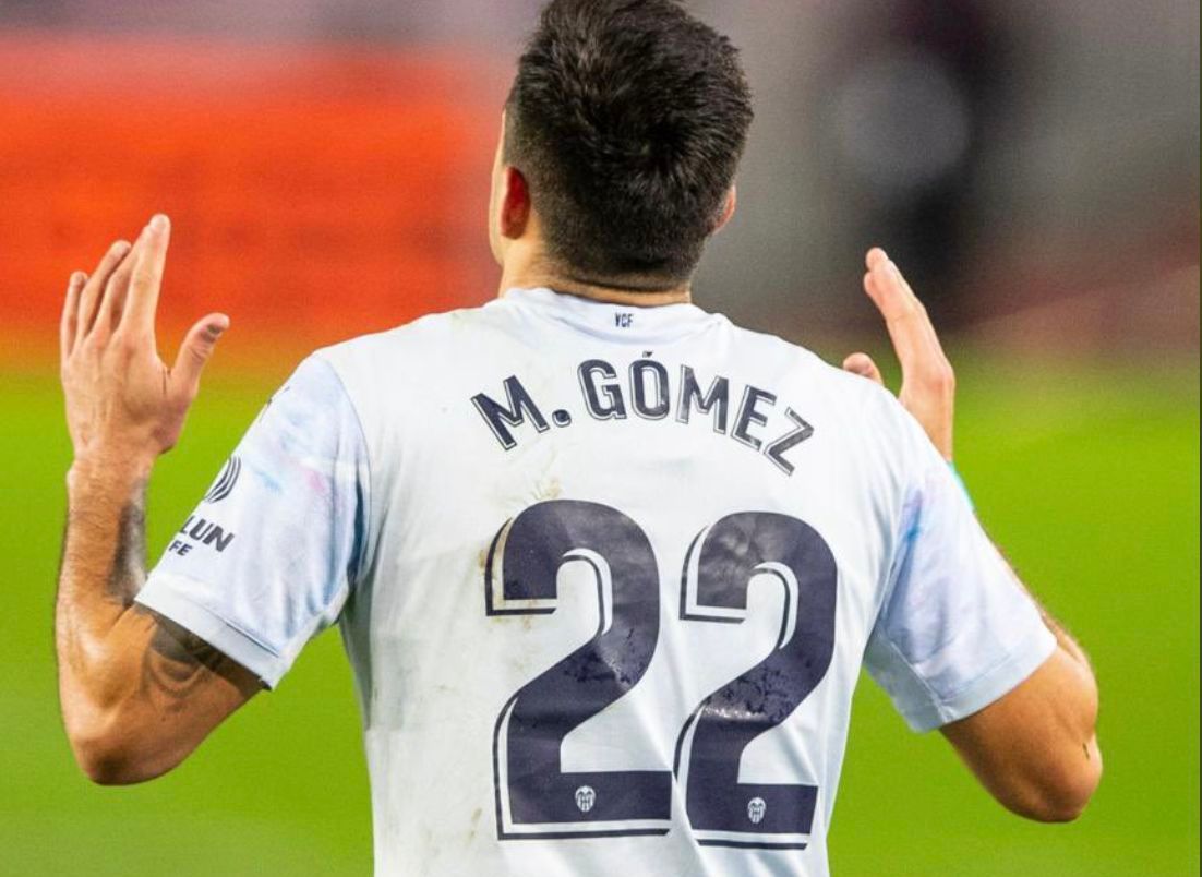  Maxi Gomez en el Barcelona-Valencia, apunta al once titular