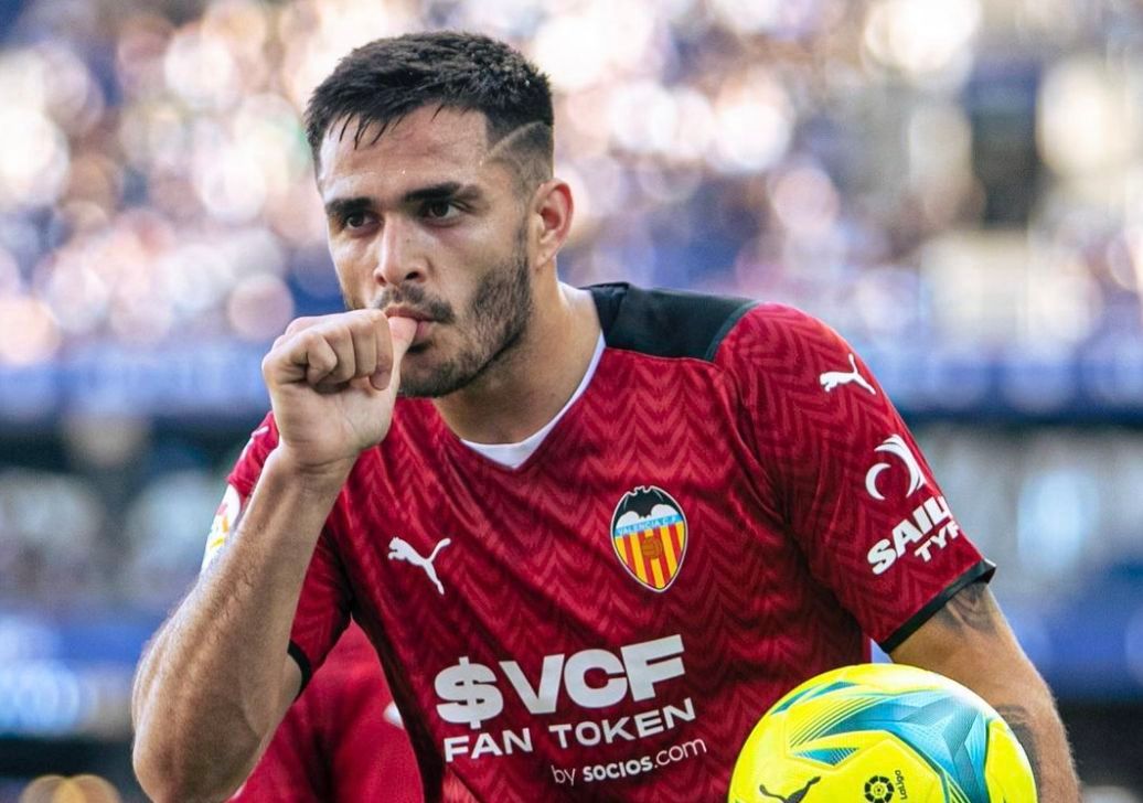  Maxi Gómez marca ante el Espanyol