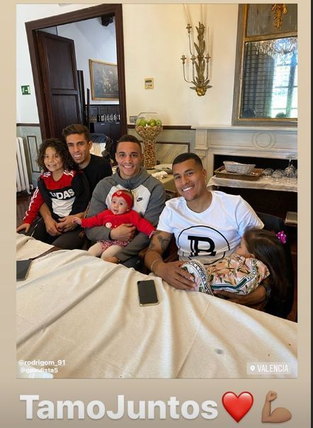  Murillo, junto a Rodrigo y Paulista en Valencia.