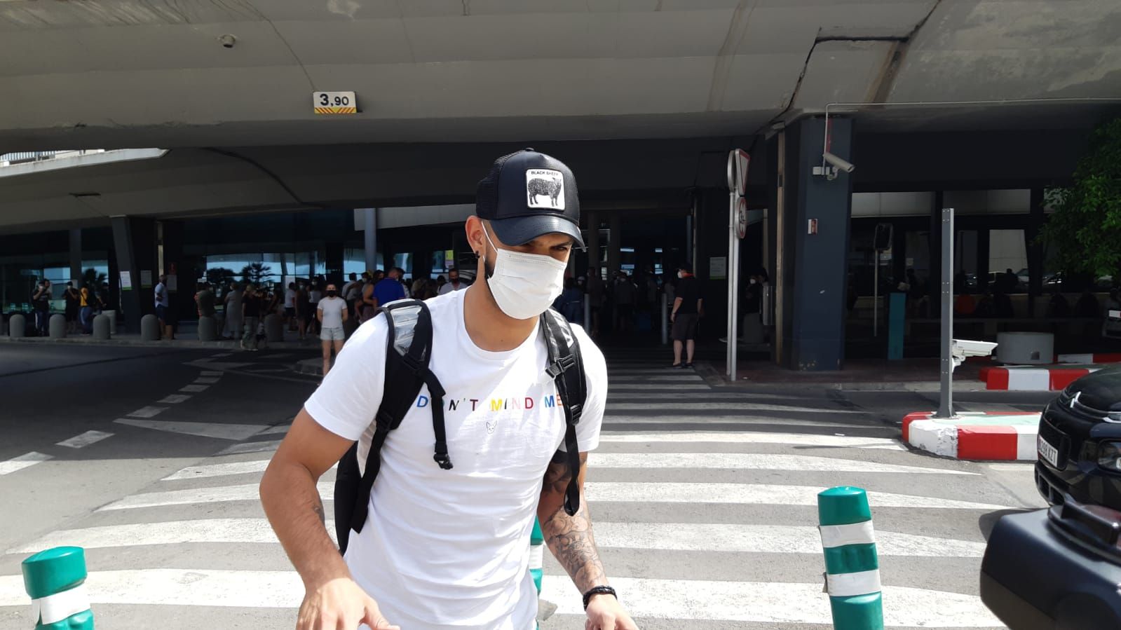  Omar Alderete a su llegada a València