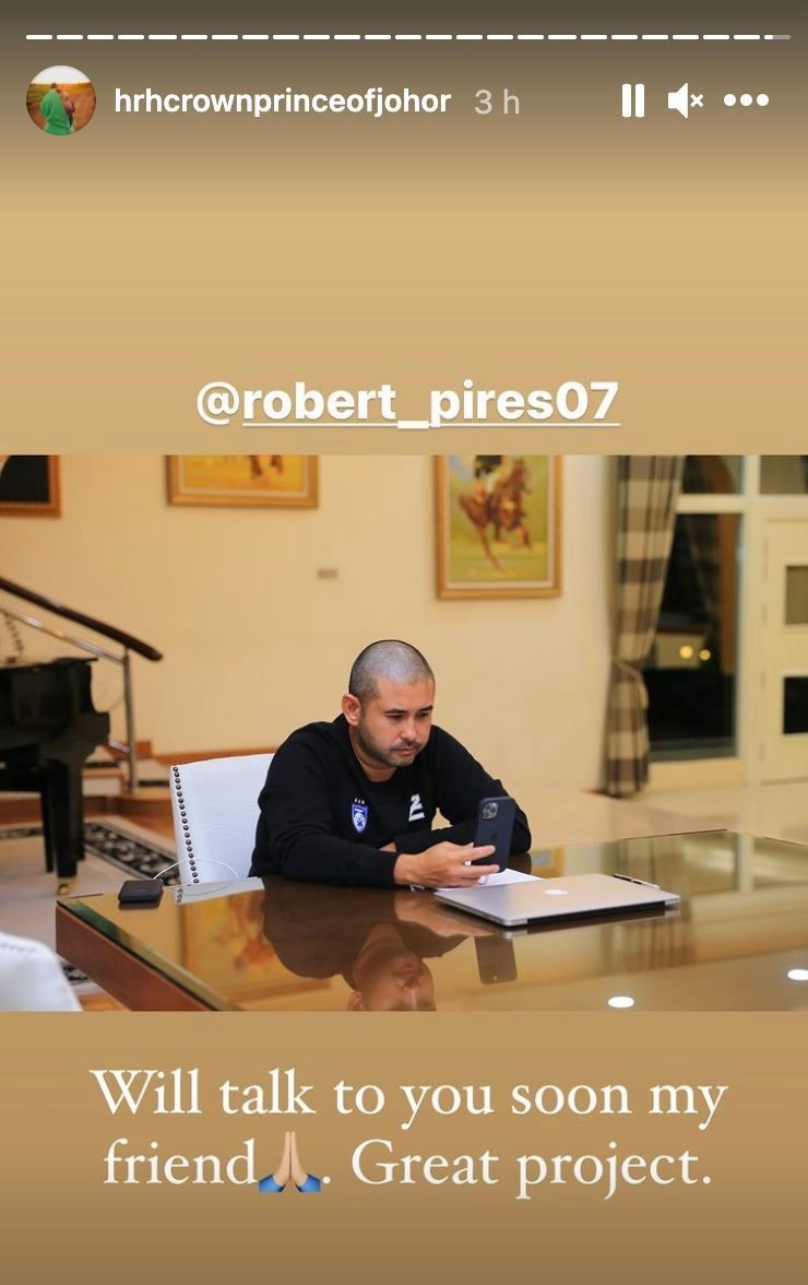  Príncipe de Johor con Robert Pirès