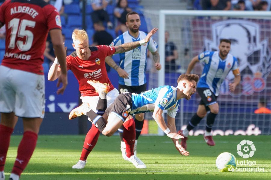  Racic ante el Espanyol en el RCDE Stadium.